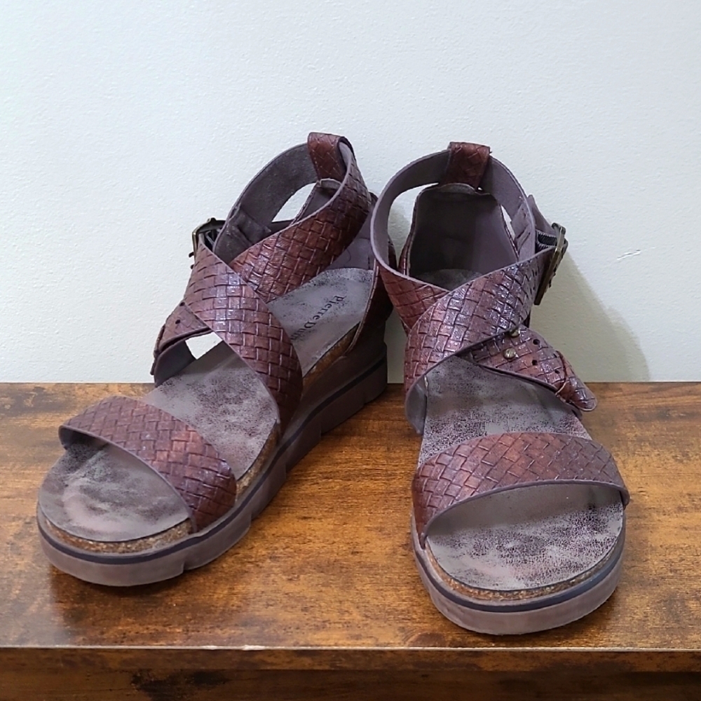 Pierre Dumas Woven Brown Platform Sandals size 9